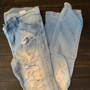 Fully distressed Kancan Women’s Skinny Jeans